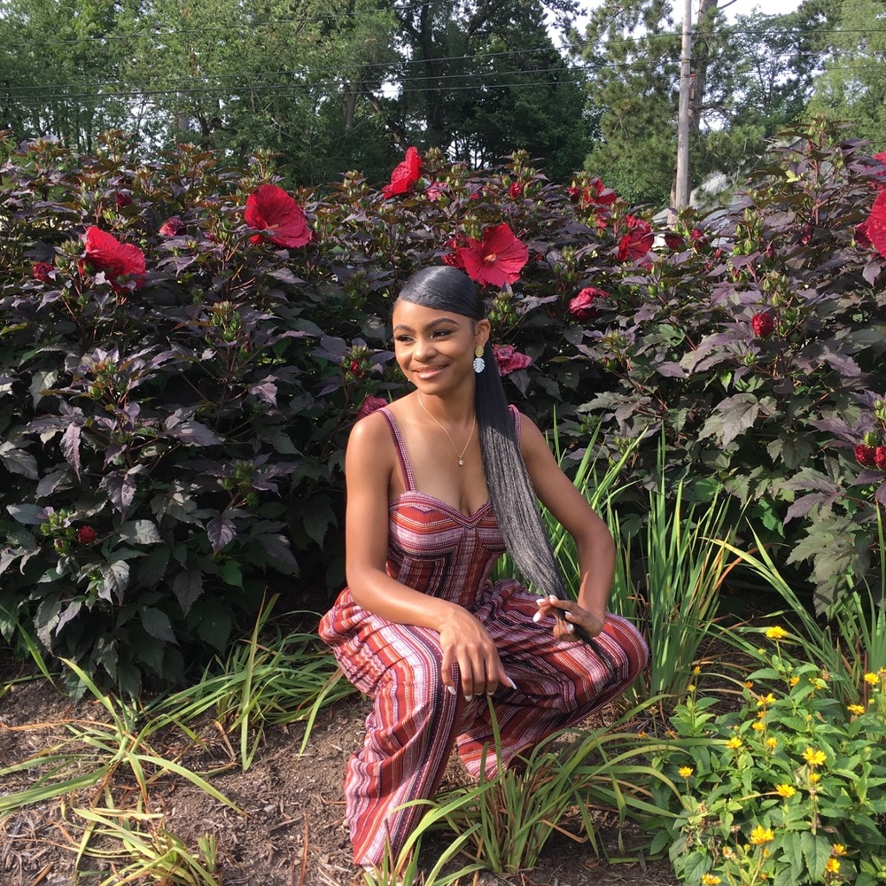 Meet your Posher, Nia